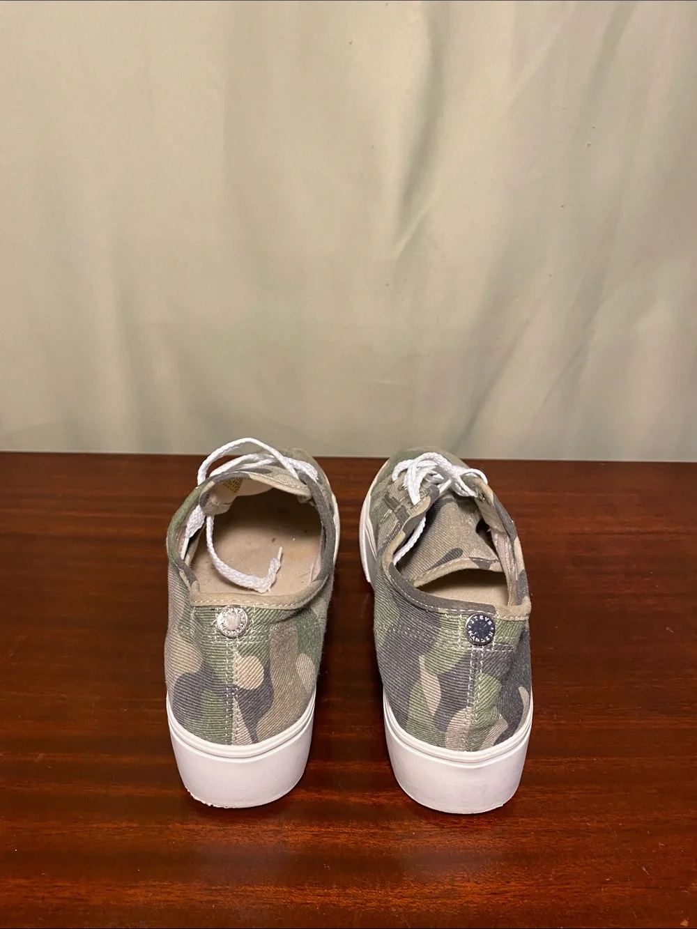 Steve Madden Emmi Casual Platform Camouflage Sneakers Women’s size 7M